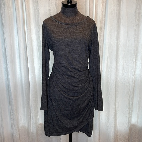 Treasure & Bond Dresses & Skirts - Treasure & Bond Gray Long Sleeve Ruched Side Dress Size 1X